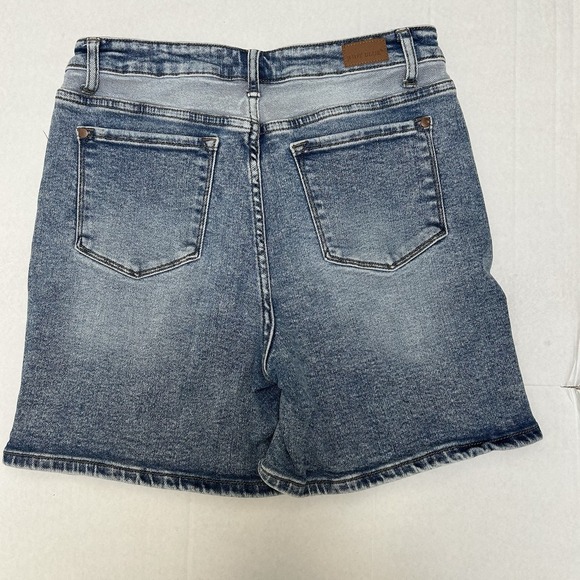 Judy Blue Hi-Rise 2-Tone Yoke Denim Jean Shorts Size Large Style #150143 - Picture 5 of 5